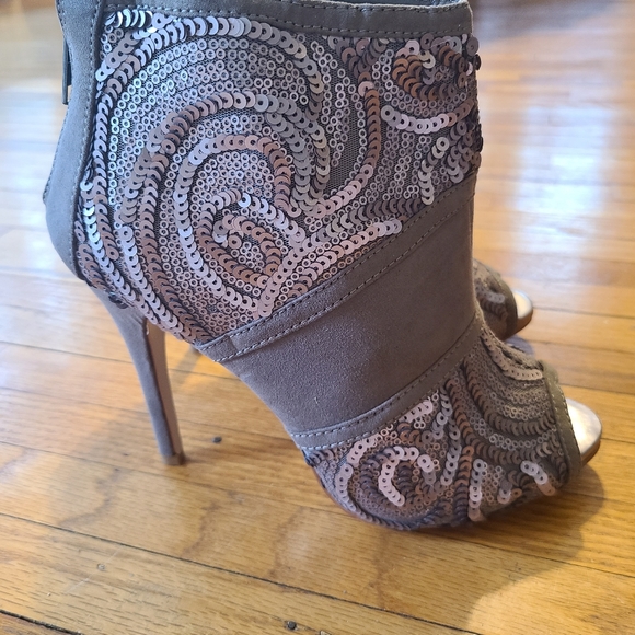 High heeled ankle booties boots misses size 6. LIKE NEW - Picture 6 of 16